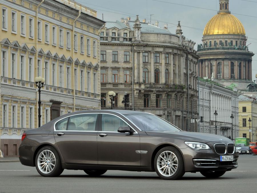  BMW 750Li 2012 года  (фото 9 из 16)